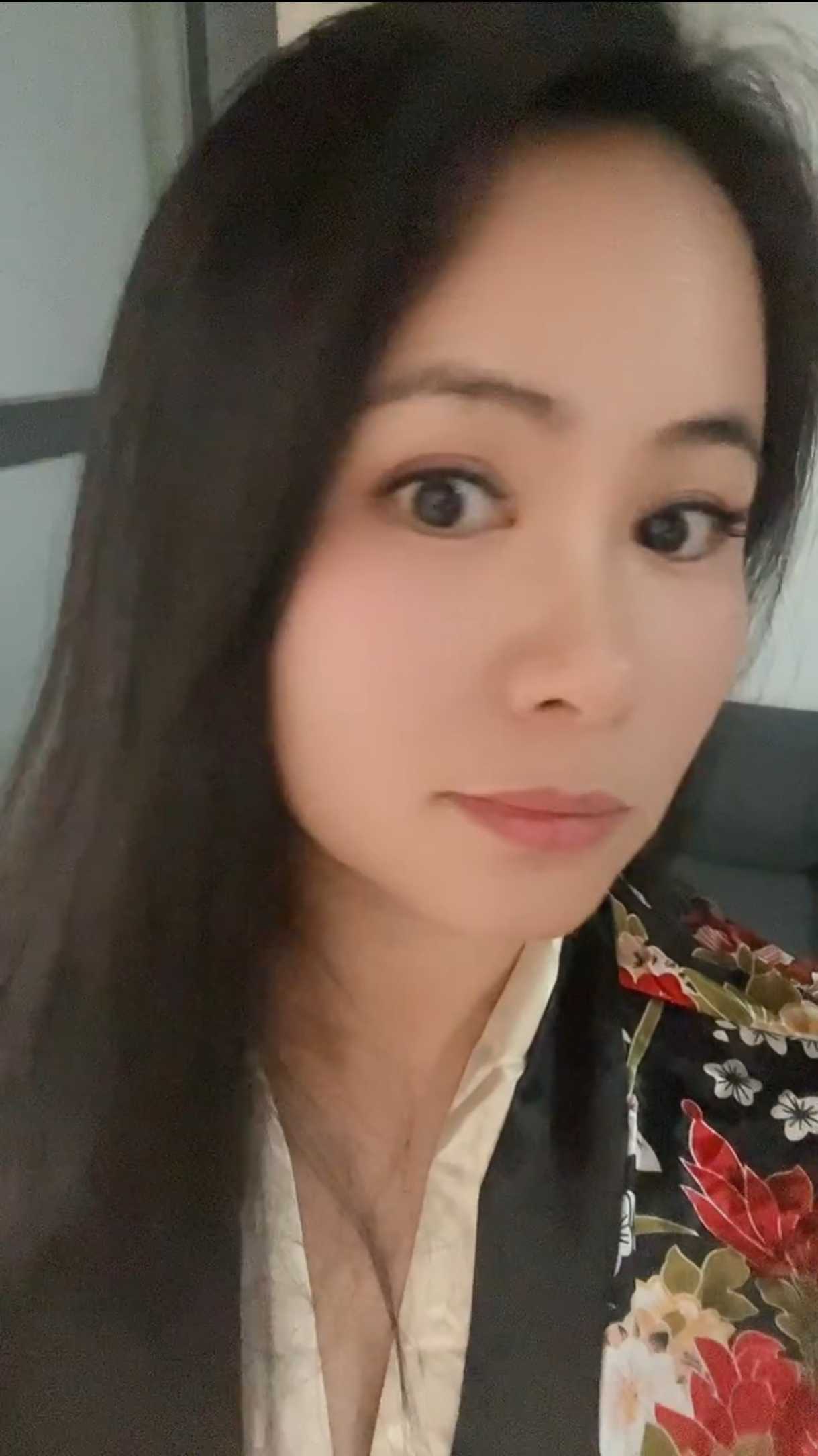 天河区肉丝短裙Sao妹子，身材不错 没有尿点