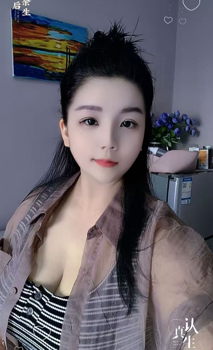 美艳大白兔御姐小华