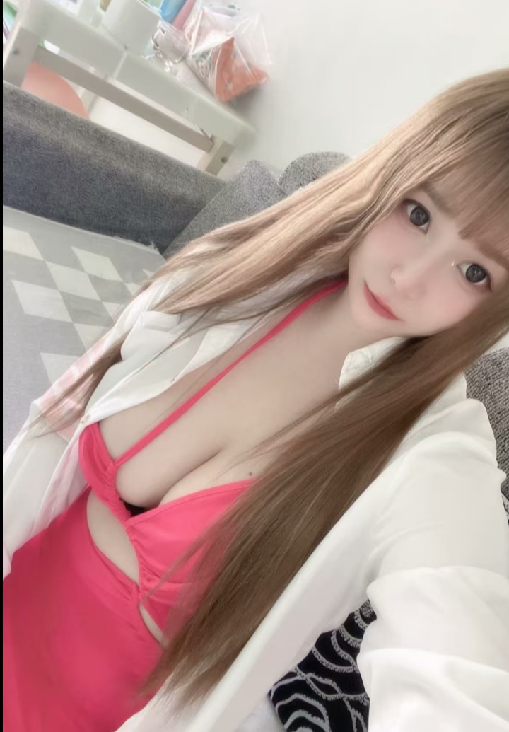 武侯热辣大奶妞兔兔