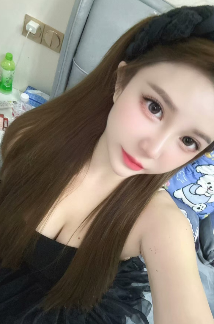 武侯热辣大奶妞兔兔