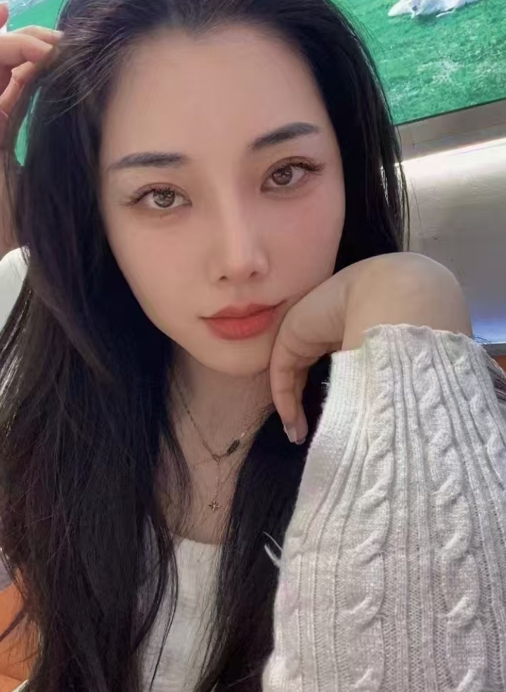 银泰气质御姐晓雅