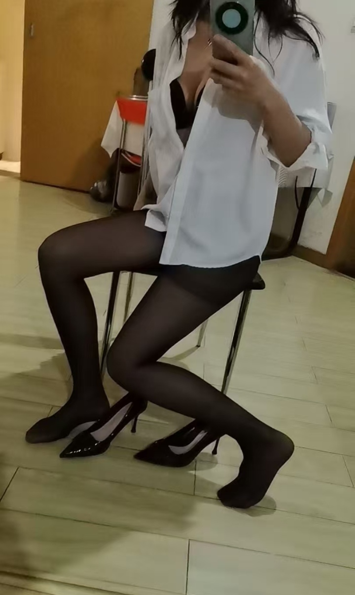 吴中黑丝小少妇燕子