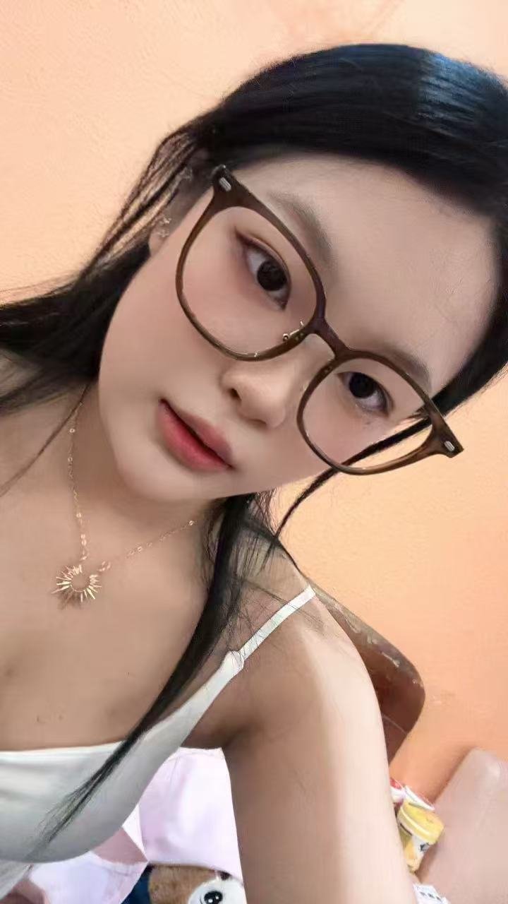 黄埔小婷 童颜巨乳 女友式调情 女仆式福务