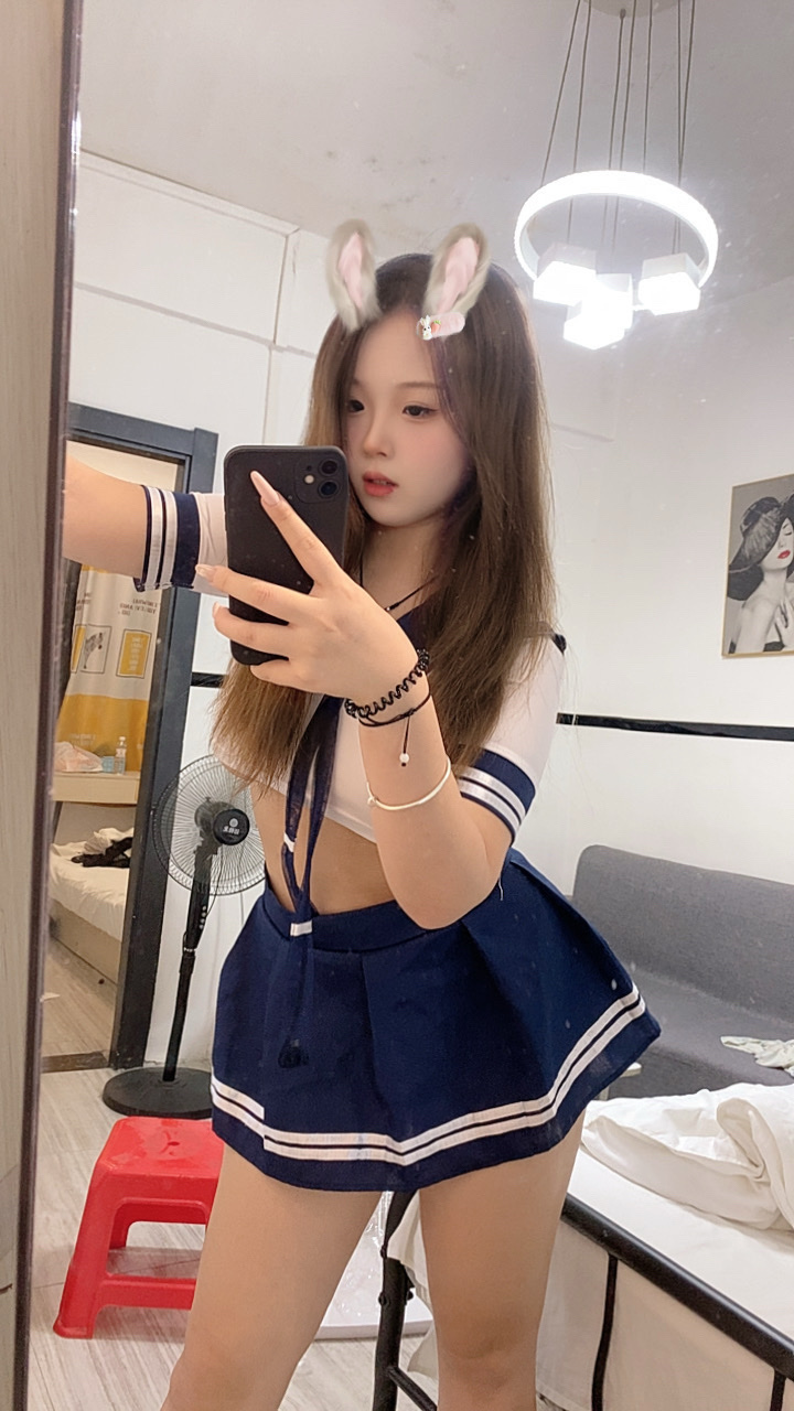 天河车陂19岁小妹子 B紧会夹 丰满有肉 水多多