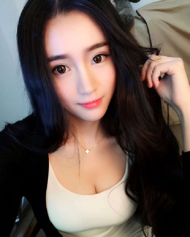 小店美乳辣妹一菲