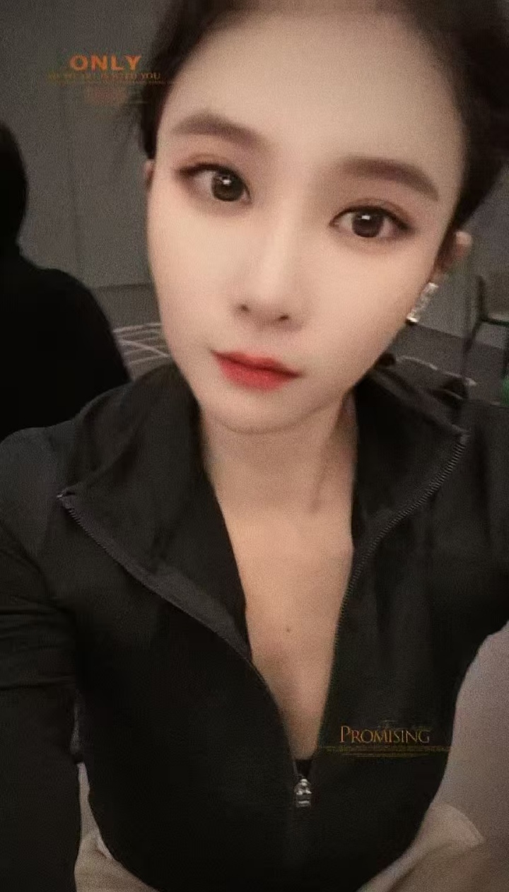 美艳轻熟女饼干老师