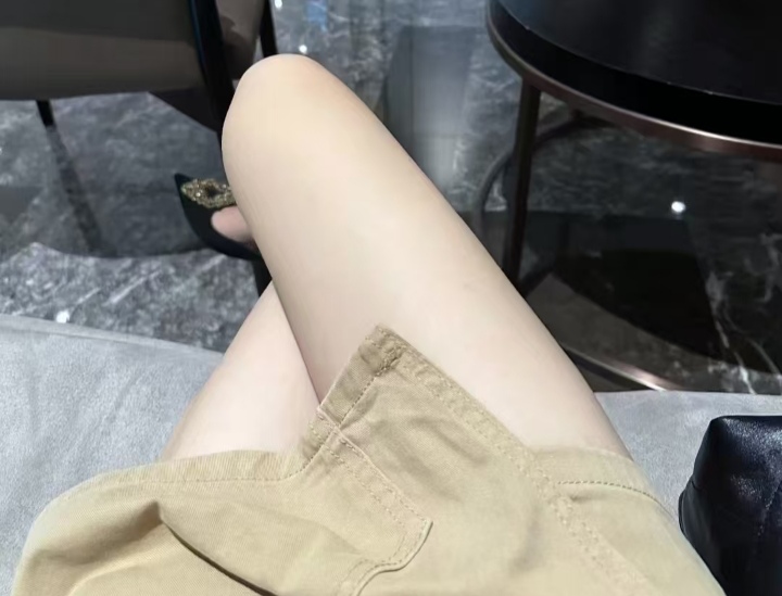 美白长腿辣妹依依