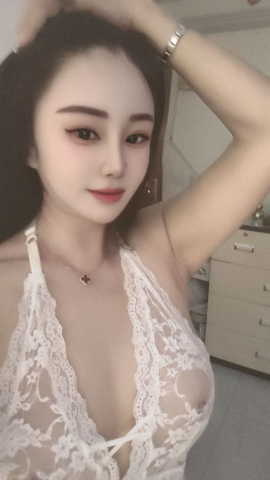 白云梅花园尤物 天然巨乳 前凸后翘 敏感体 小雨