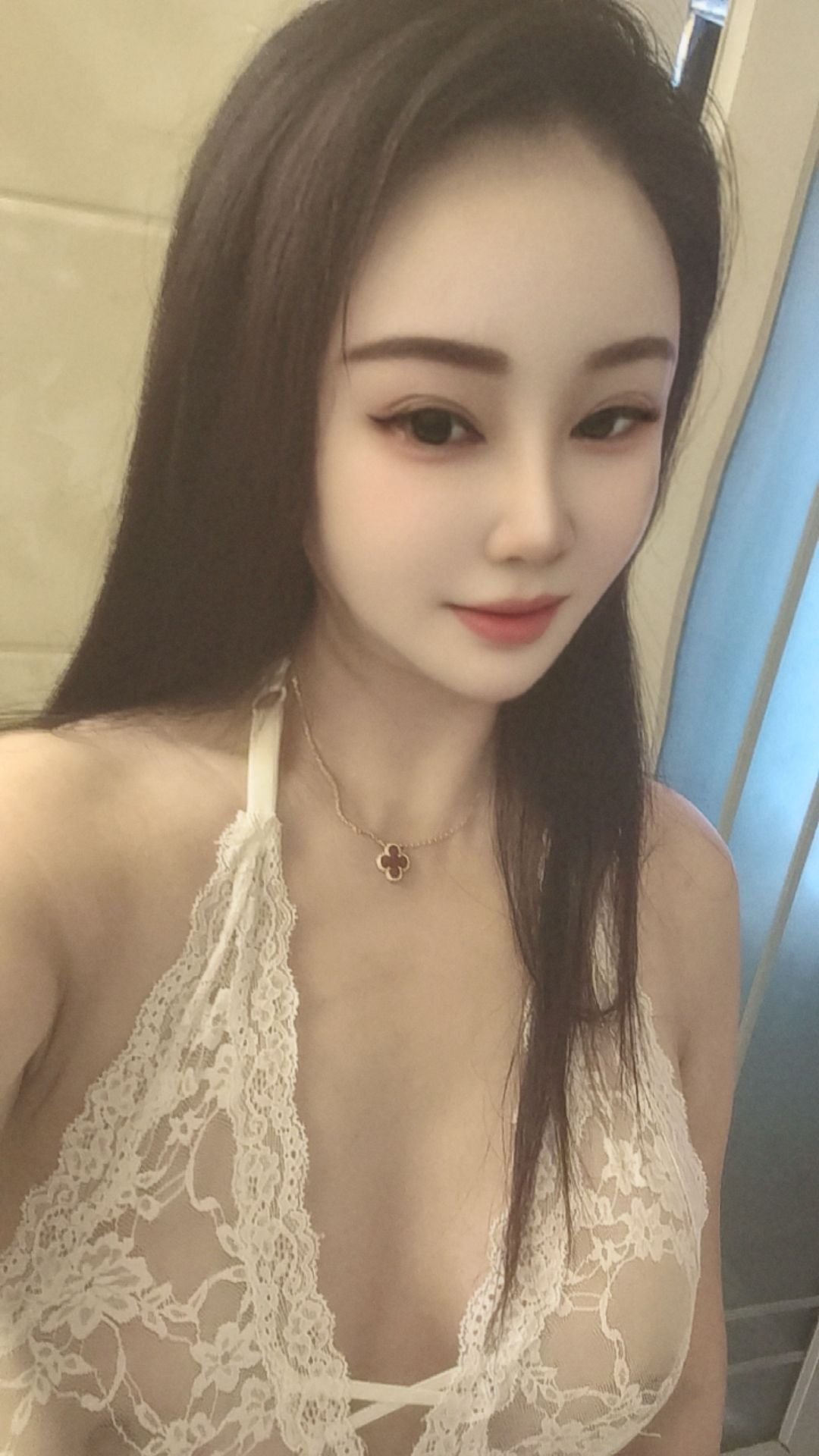 白云梅花园尤物 天然巨乳 前凸后翘 敏感体 小雨