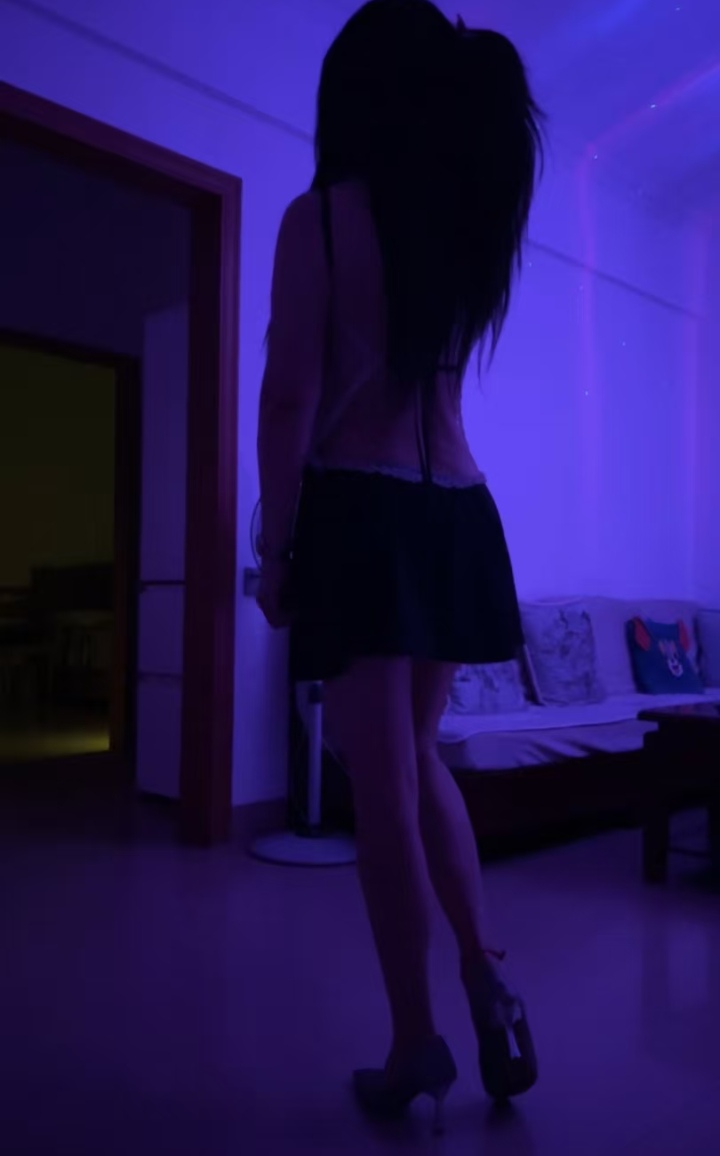 白云性感丰满辣妹