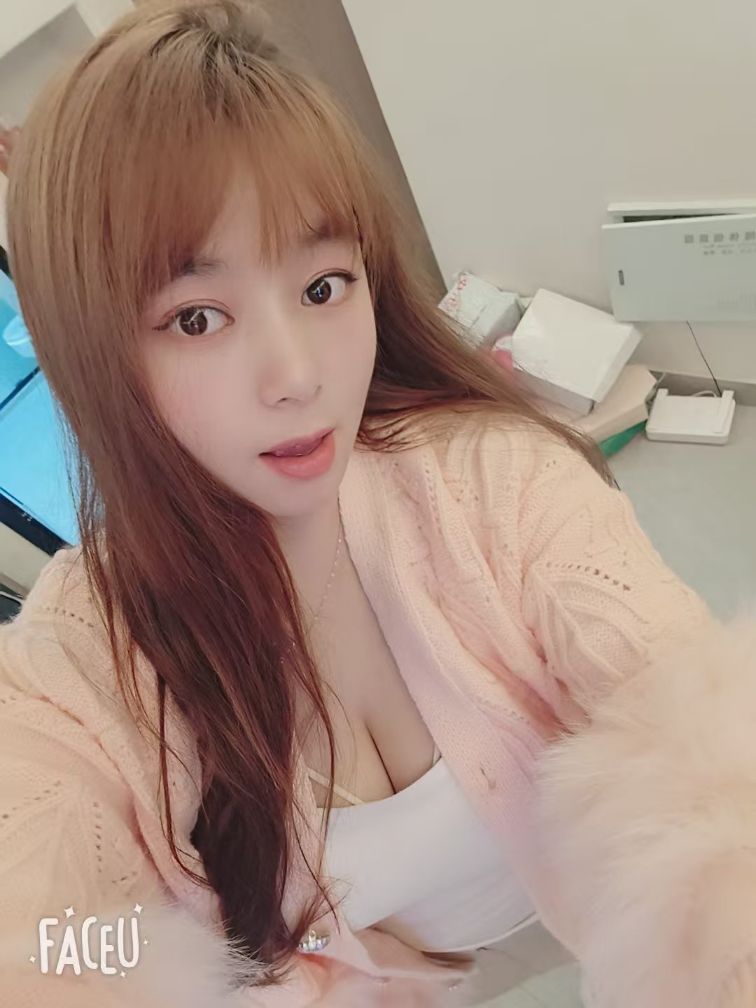 上城巨乳气质妹子