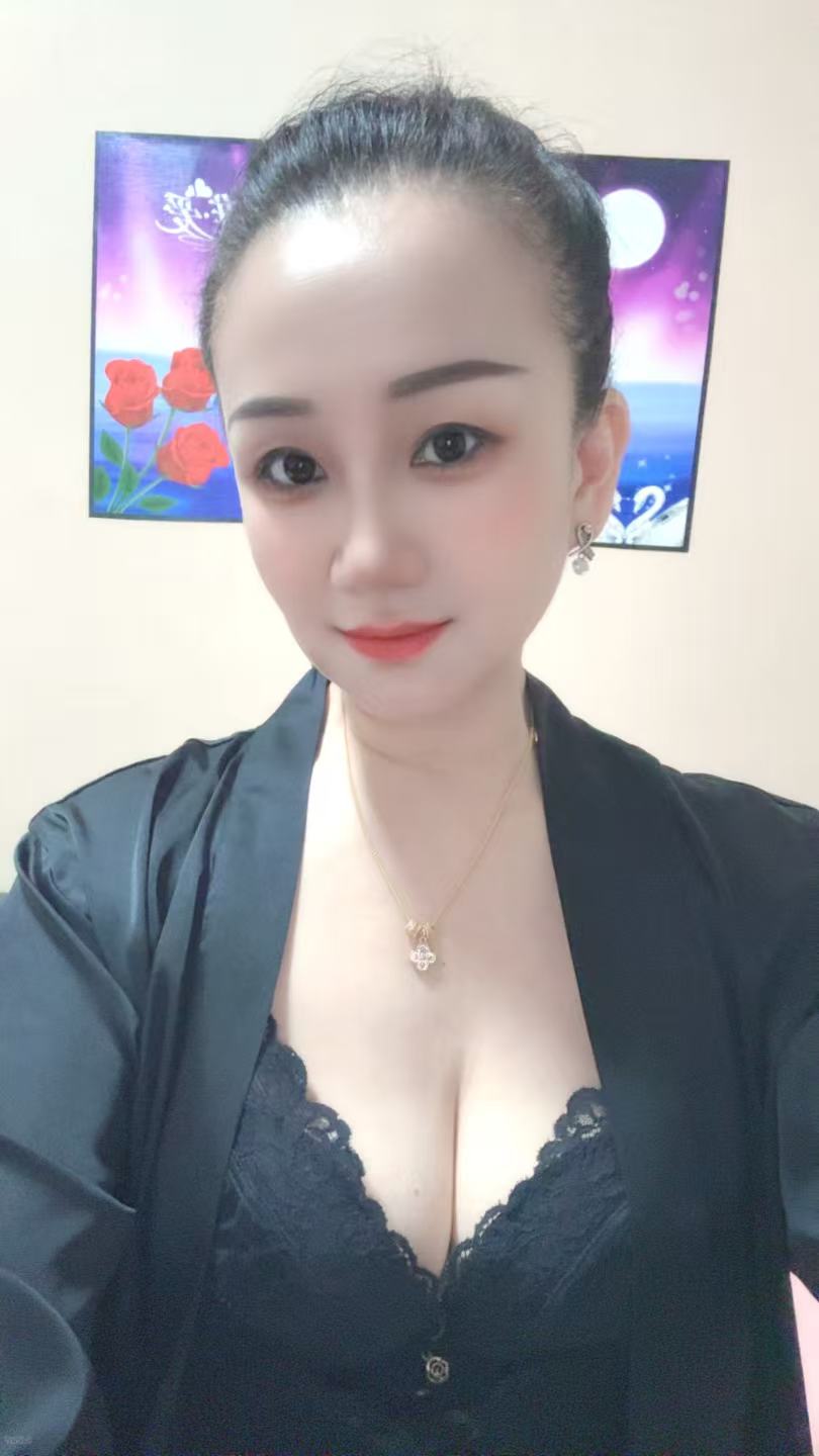 市中心气质少妇