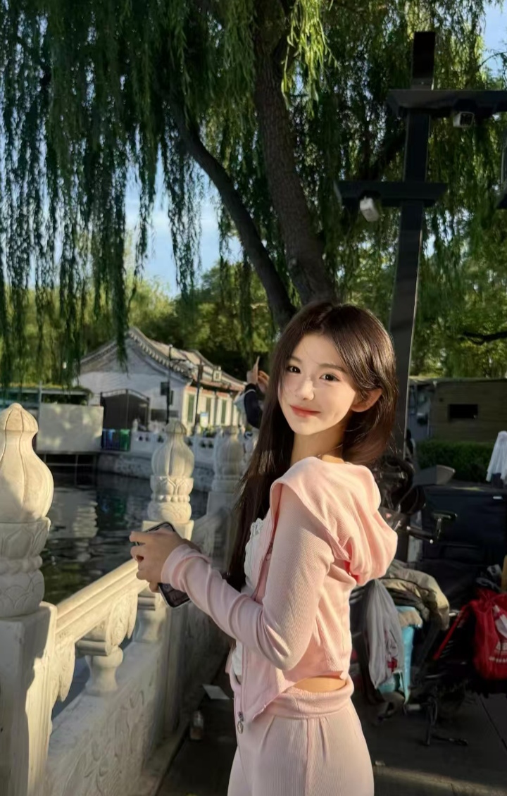 白嫩甜妹小财迷涵涵