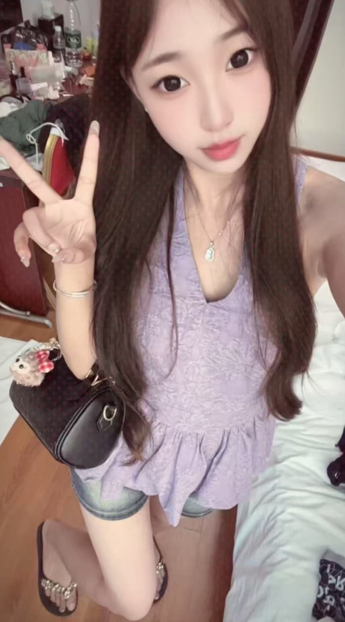 性感文静大胸小姐姐