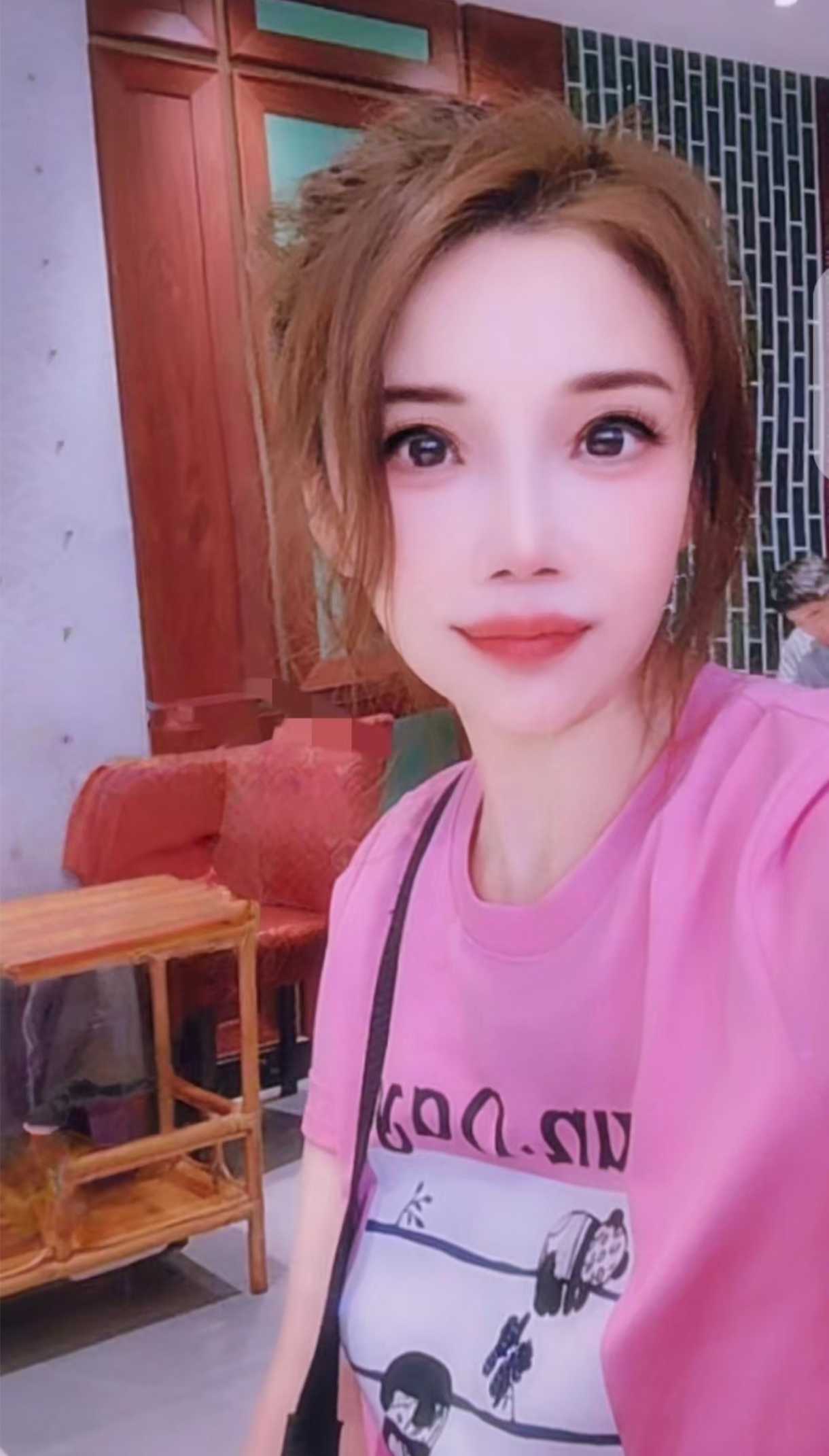 小琴姐33岁离异少妇，剖腹一孩。穴紧水多 皮肤光滑白净