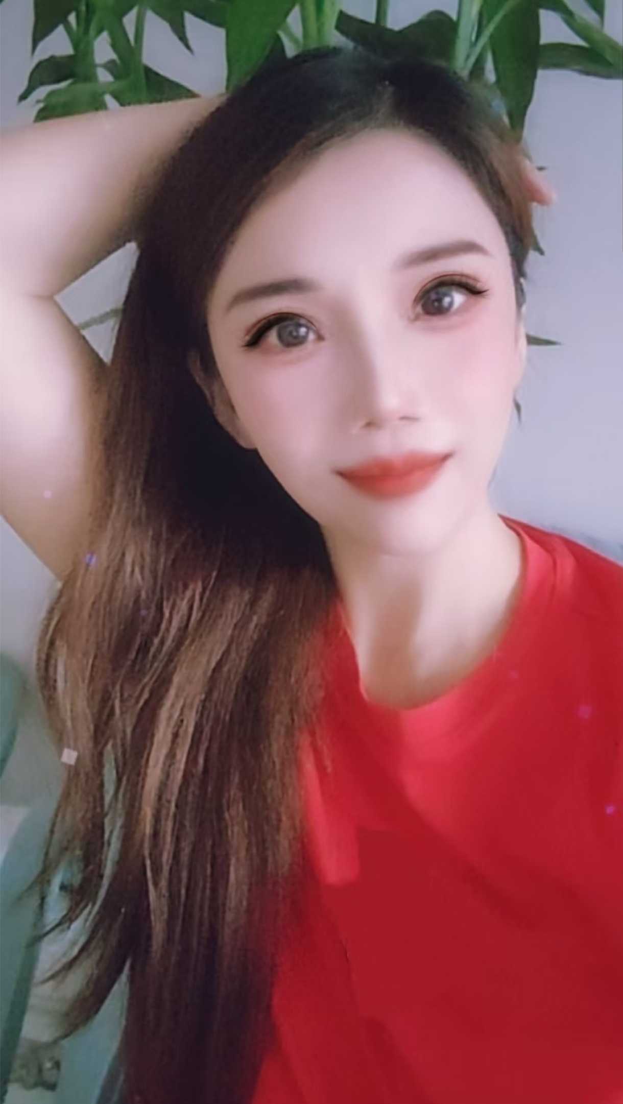 小琴姐33岁离异少妇，剖腹一孩。穴紧水多 皮肤光滑白净