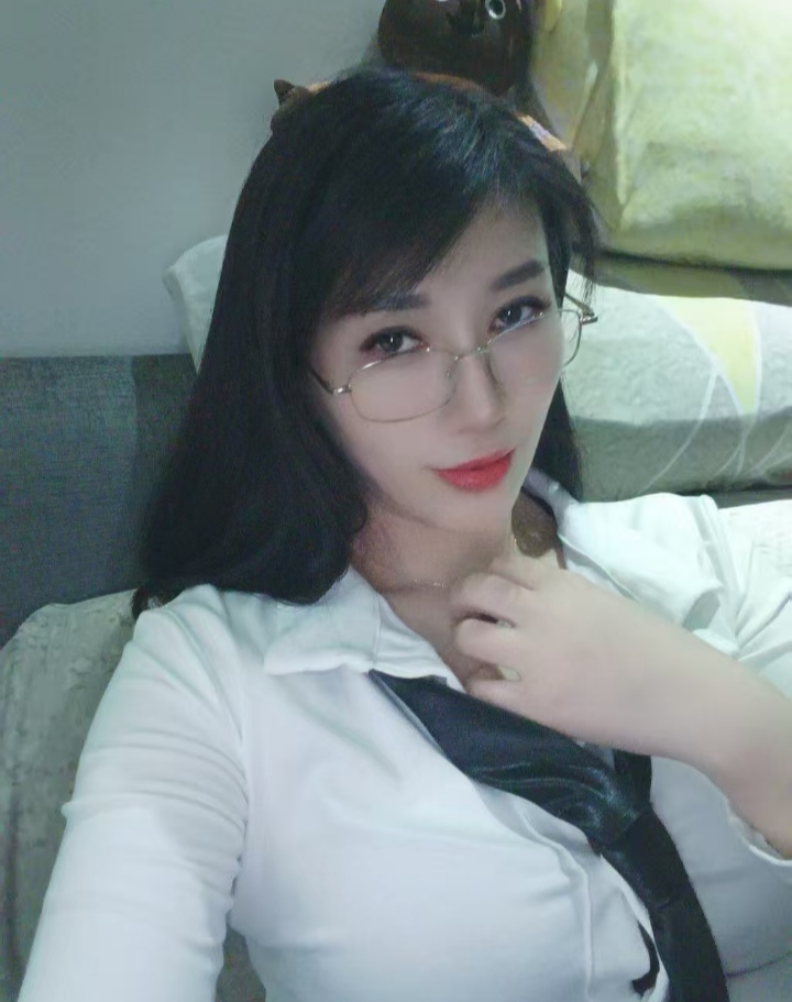 渝北眼镜媚狐狸花妹