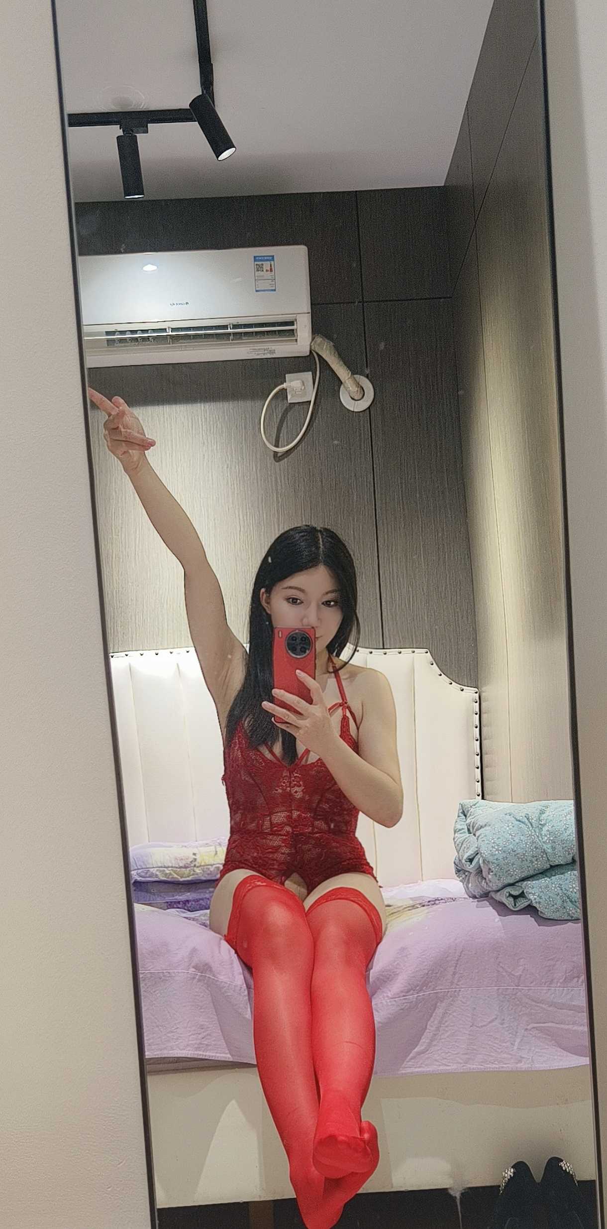 蜜桃臀 螺纹名器小白虎 身材很赞 天河潭村安娜