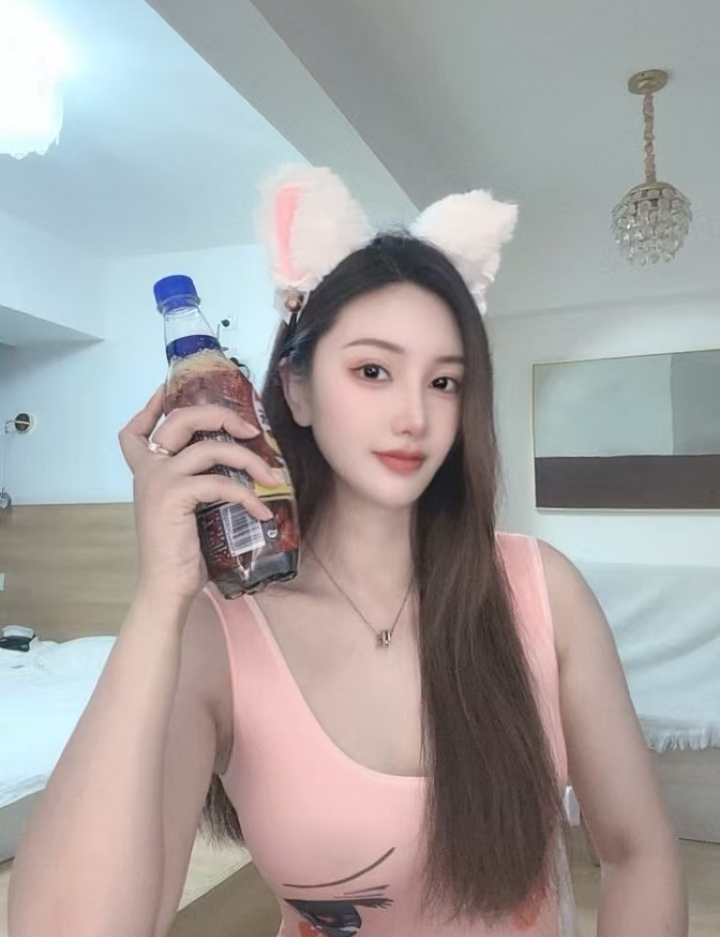 白嫩兼职大美妞selina