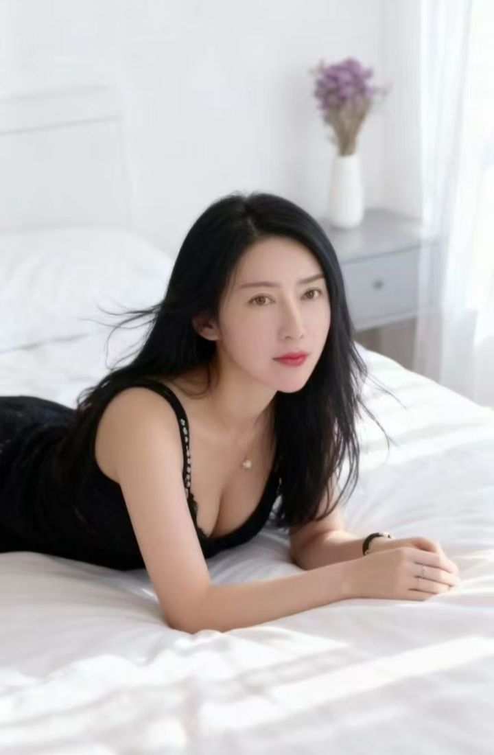 服务系辣妹喷水梦涵