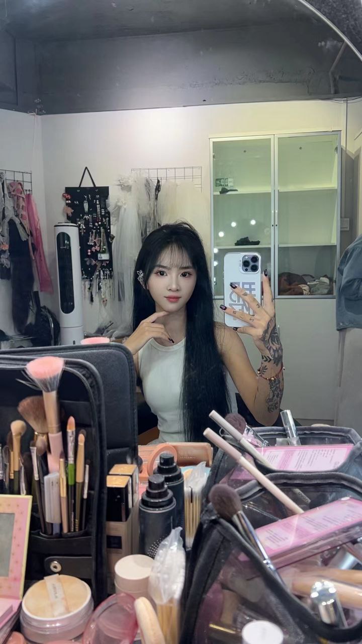 坐标深圳，偶尔兼职，喜欢的加vx私聊