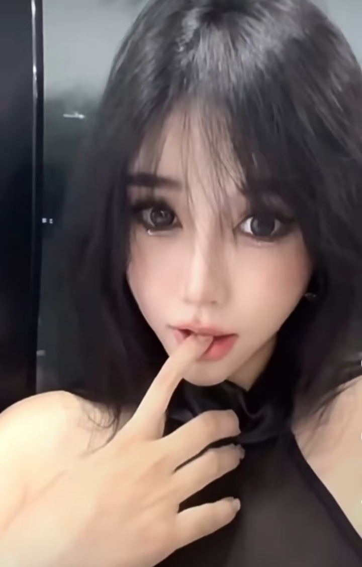 青年城美乳兰兰