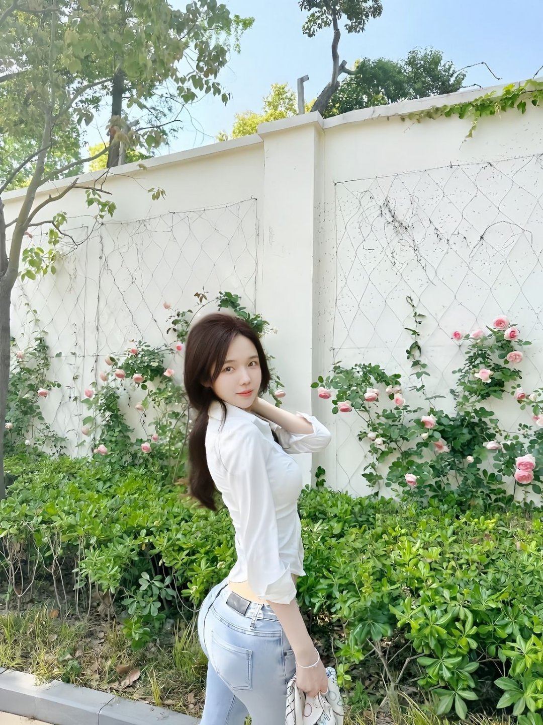 天河岗顶巧巧 苗条身材 性感迷人