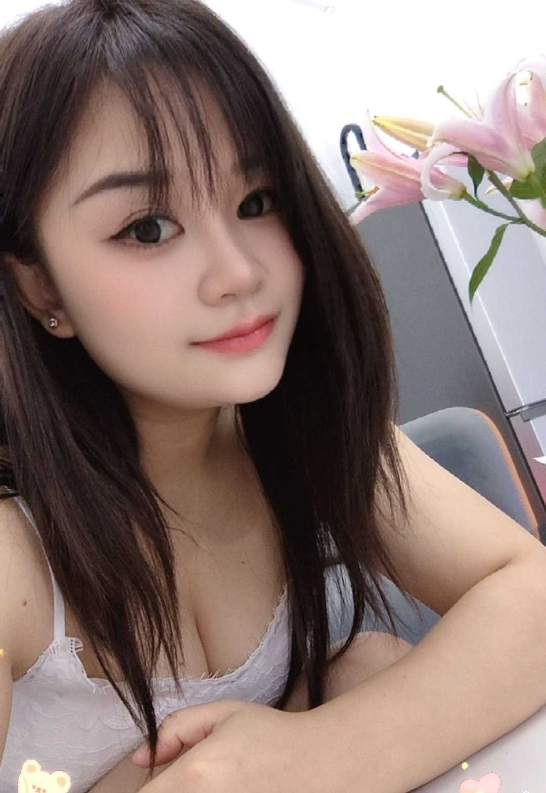 性格开朗的妹子，很爱笑