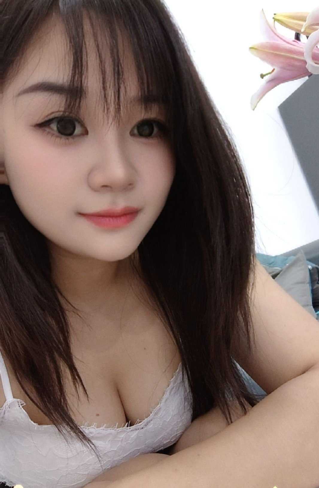 性格开朗的妹子，很爱笑