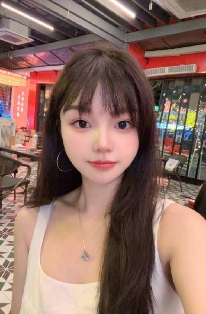 丰胸运动系美女友