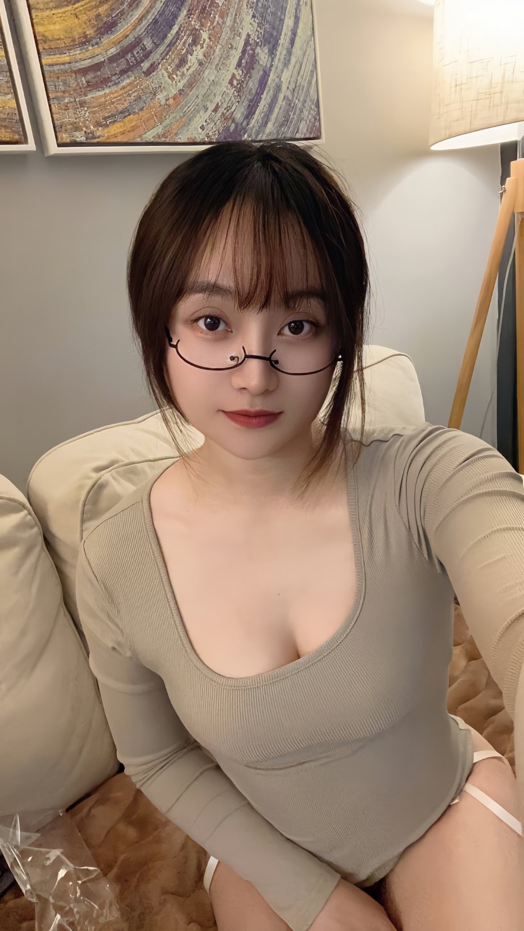 余杭区气质型美女，皮肤真好