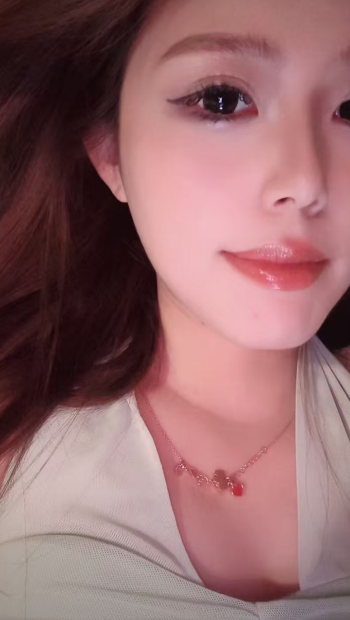 坂田白嫩辣妹果果