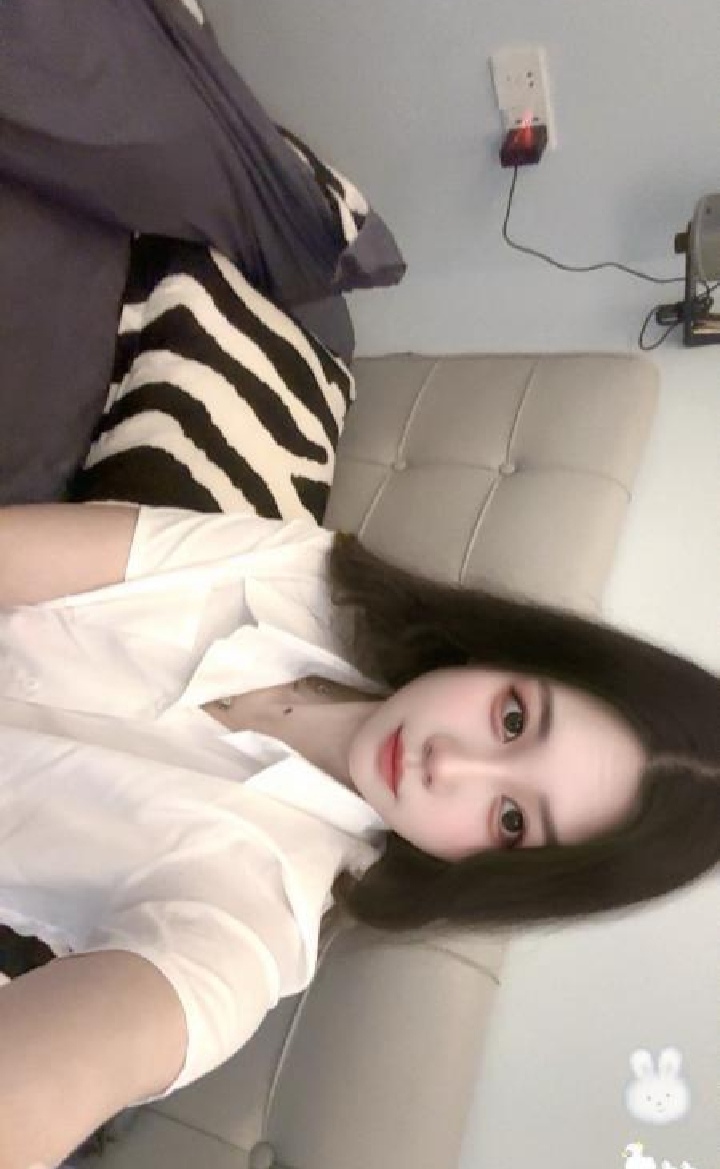 性感美腿嫩妹橙橙