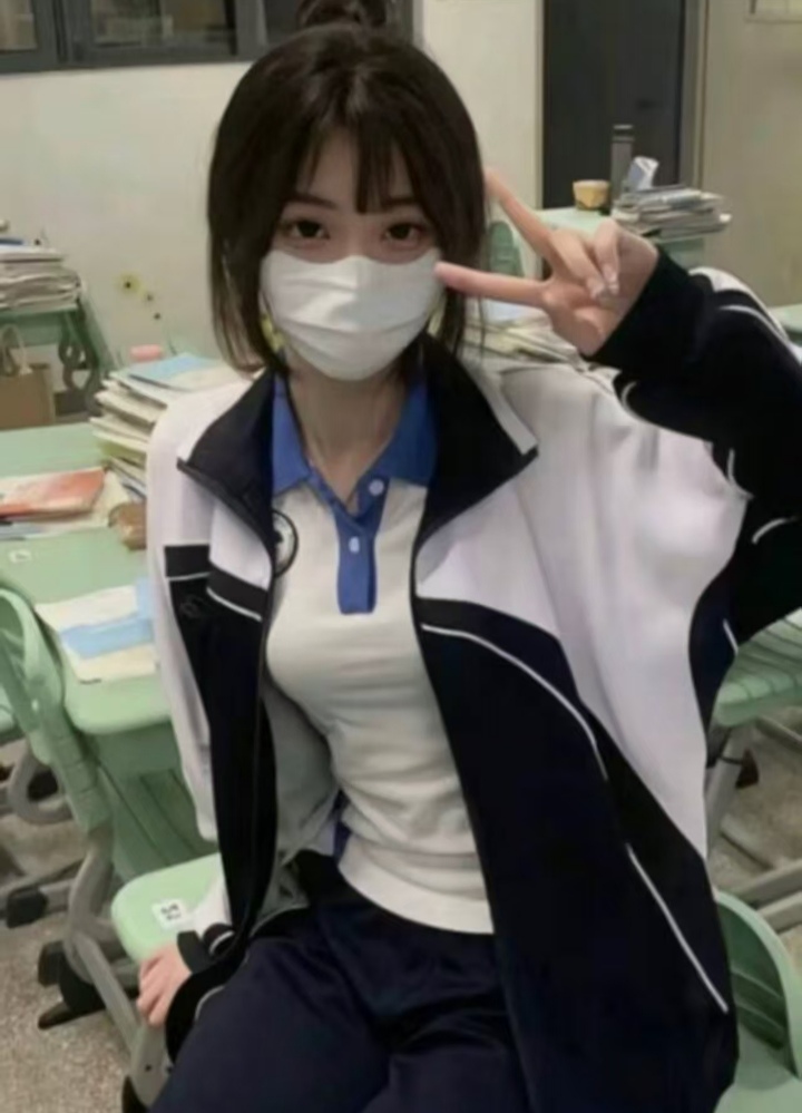 白嫩兼职学妹甜甜