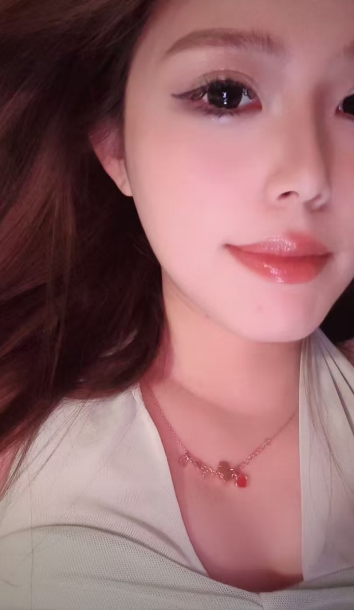 坂田白嫩辣妹果果