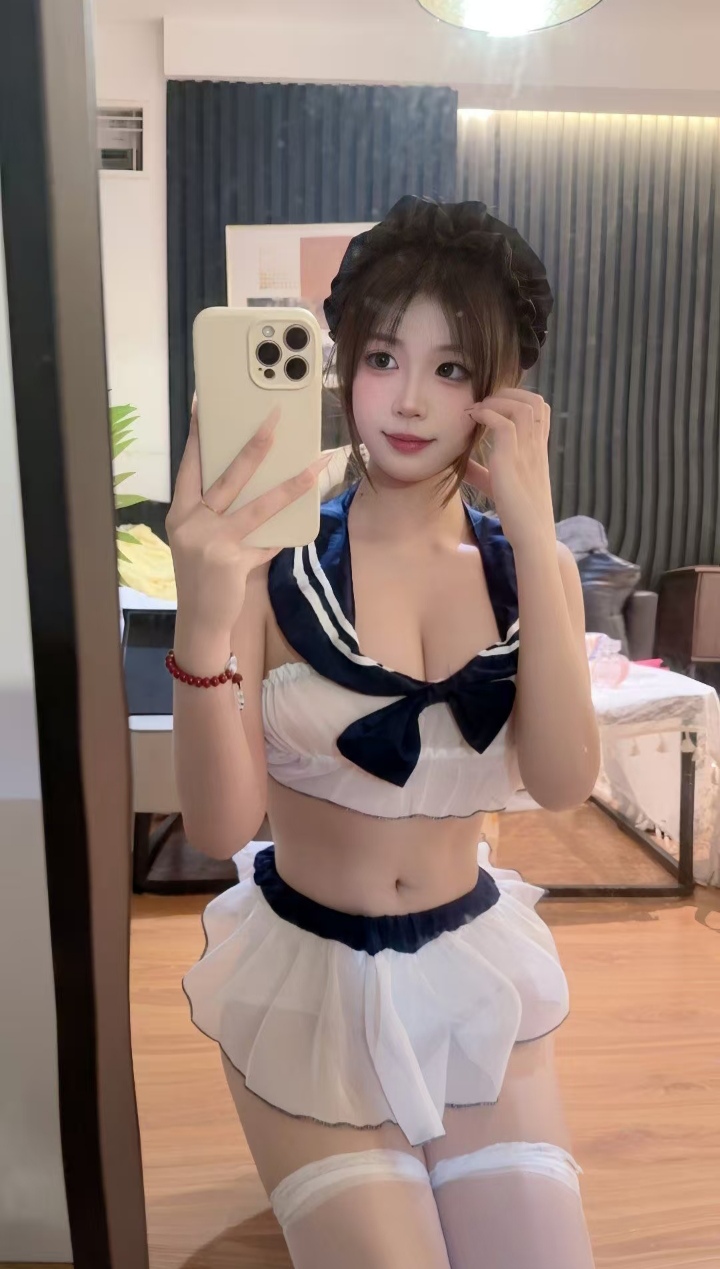 童颜巨乳制服尤物点点