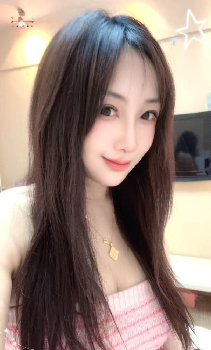 秦淮白嫩丰润美妞