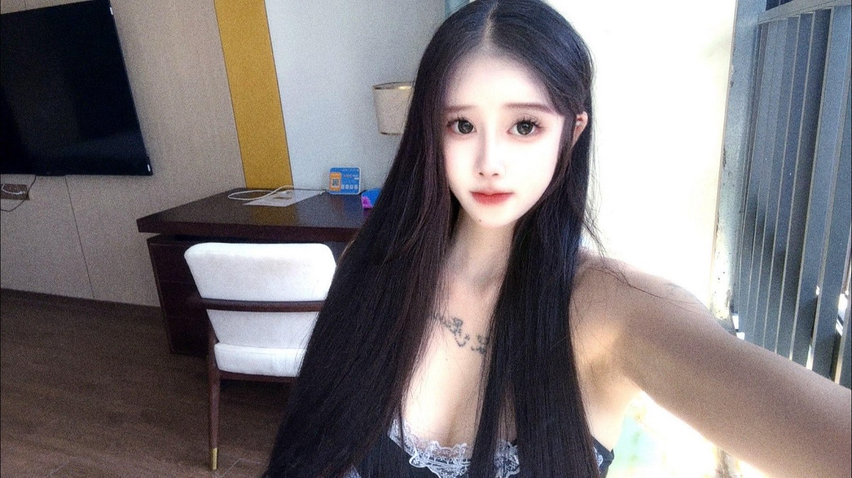 女友感 未生育 川妹子 有纹身 白云梅花园梦瑶