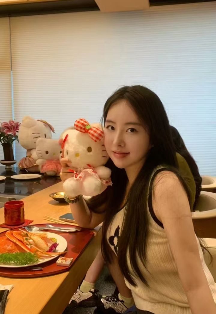 软糯兼职甜妹笑笑