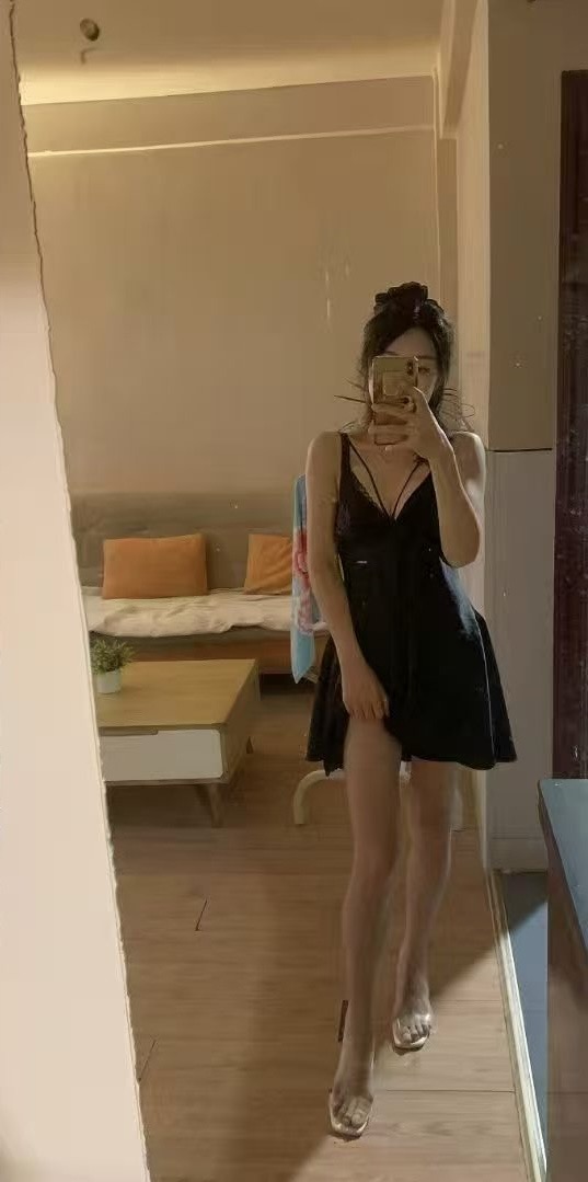 白云梅花园桃子 身材突出 水蜜桃味美多汁 等你蹂躏