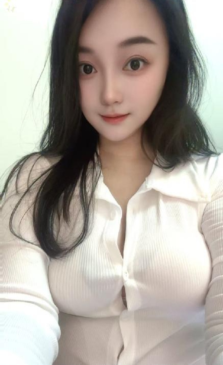 西湖美臀兼职小少妇