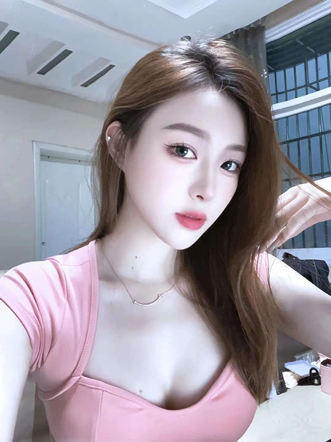 皮肤白皙的兼职御姐