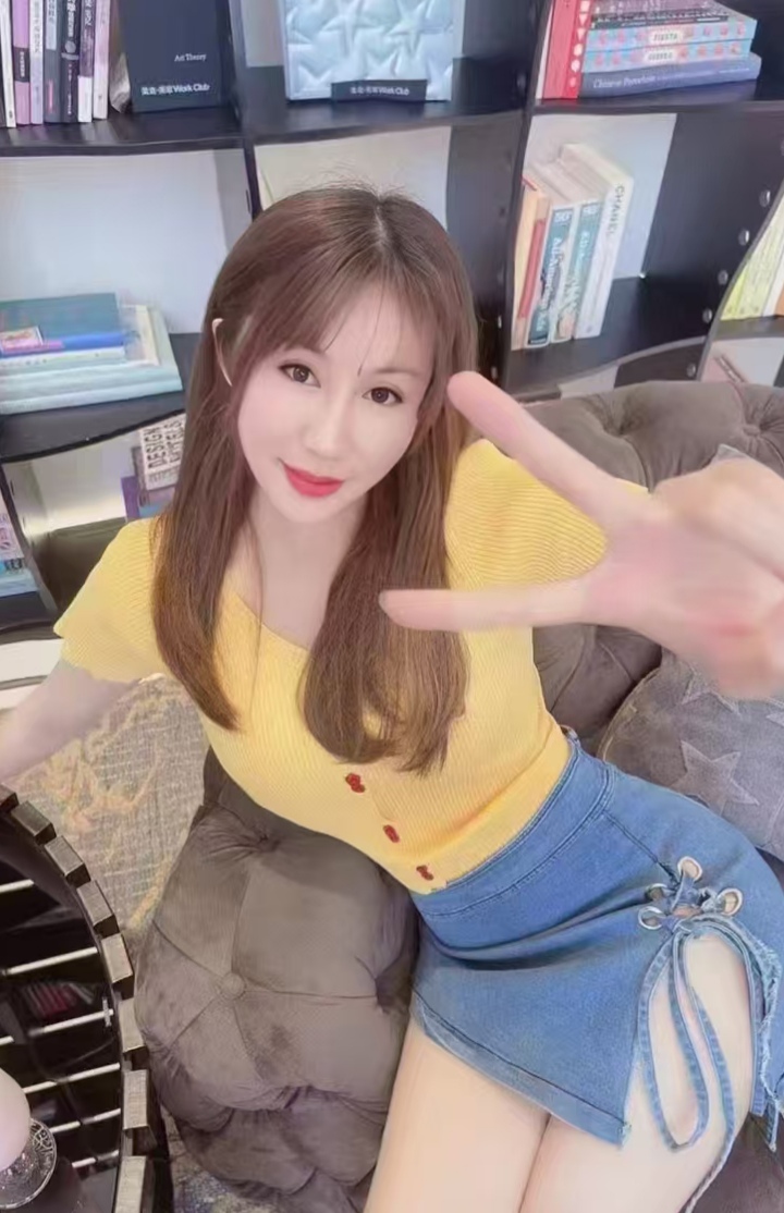 铁西美臀辣妹小苹果