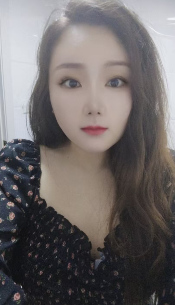 丰满热辣小姐姐微微