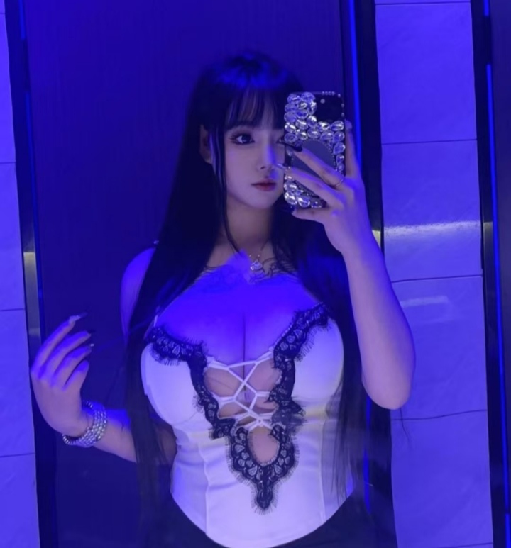 宝安豪乳辣妹露露