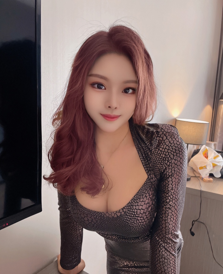 白嫩丰满情趣媚娘