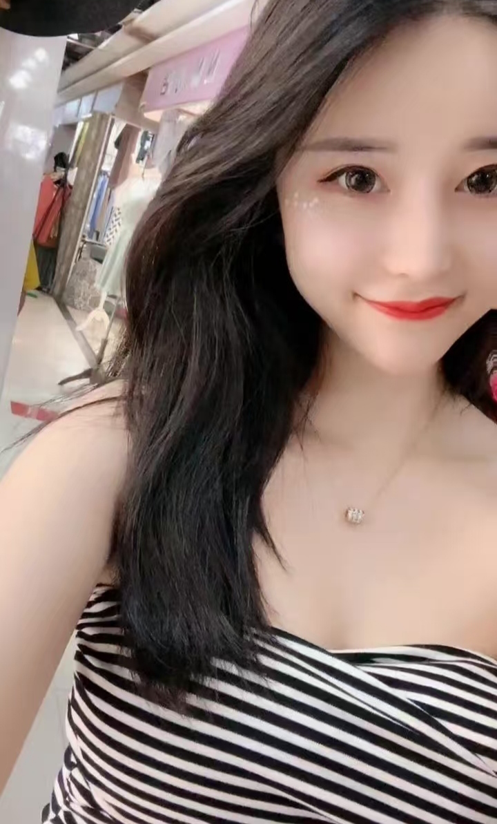 坂田白嫩辣妹果果