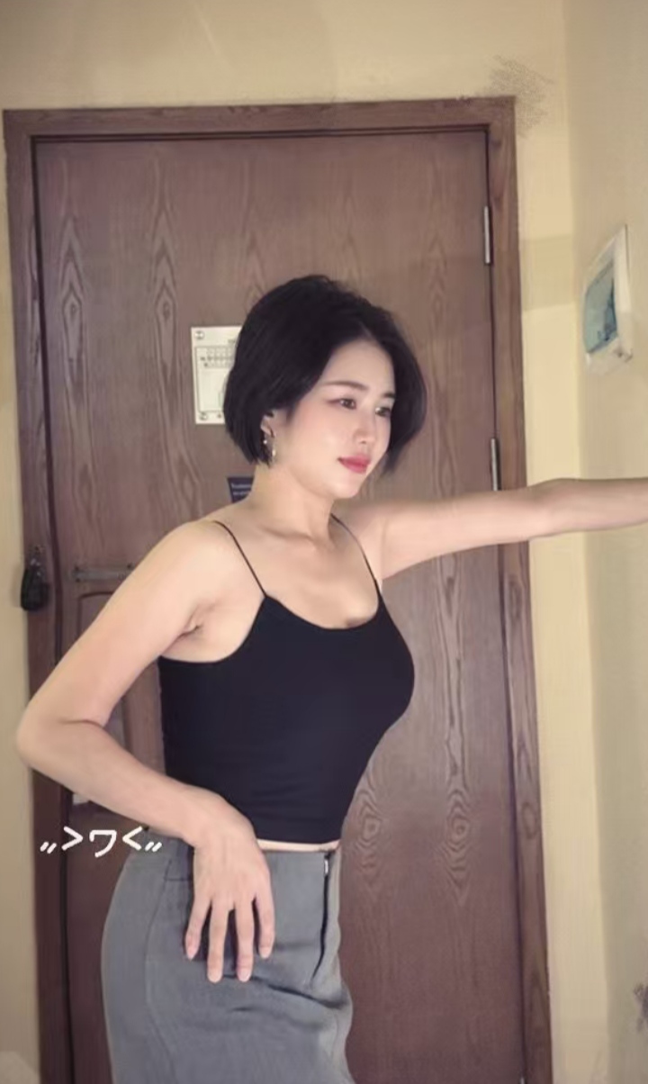 丰润短发御姐青苹果