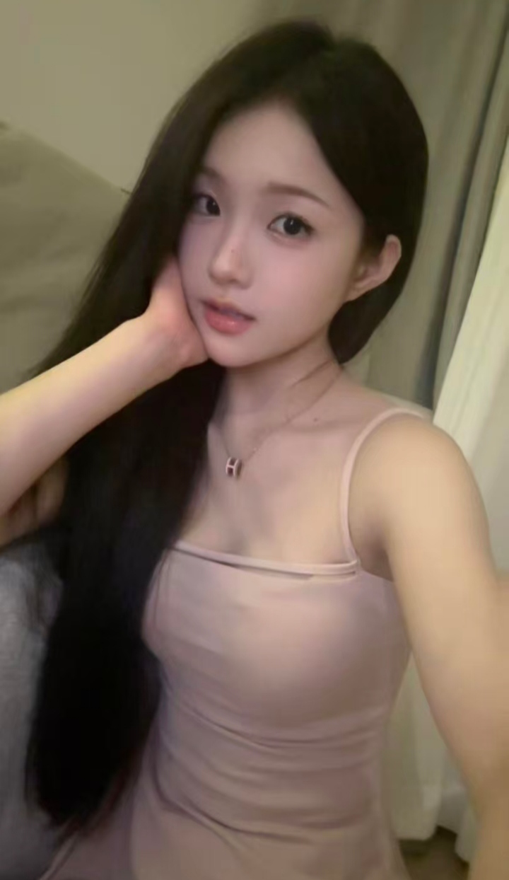 白嫩兼职小师妹