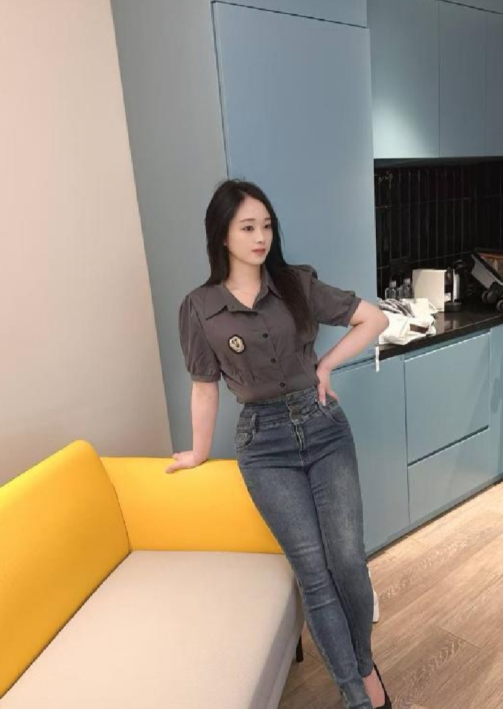 服务系热辣美娇娘